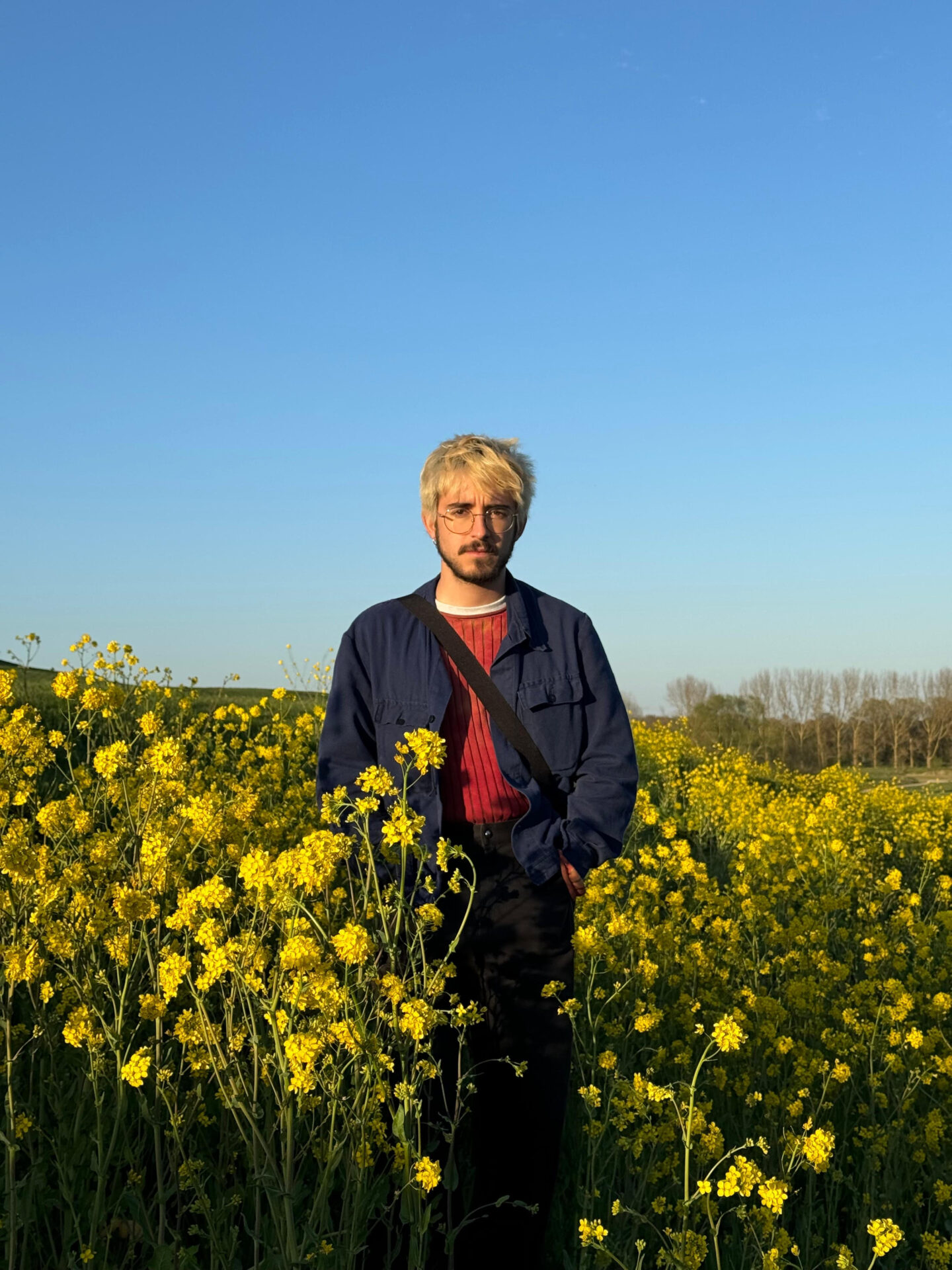 “Me tomo muy en serio mi trabajo como historiador, y por eso me lo invento todo”: Entrevista a Juan de Salas por El siglo